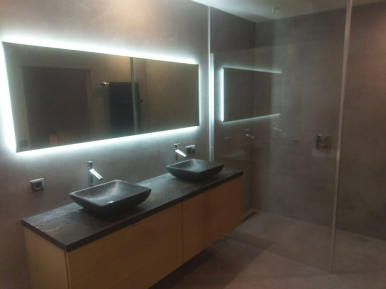 Luxe badkamer met betoncire