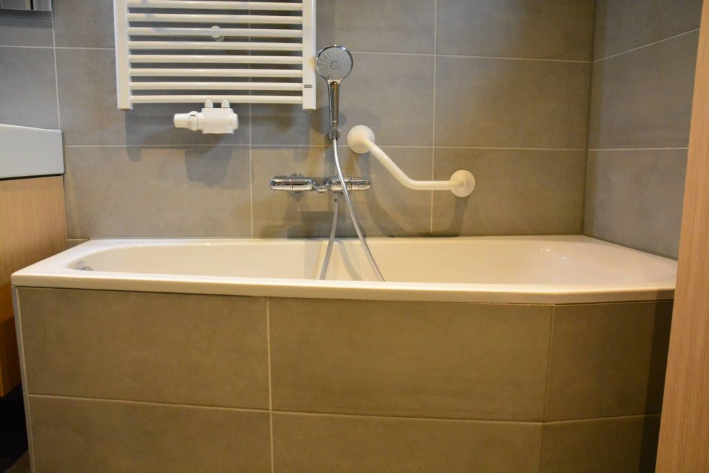 inbouwbad plaatsen in bestaande badkamer