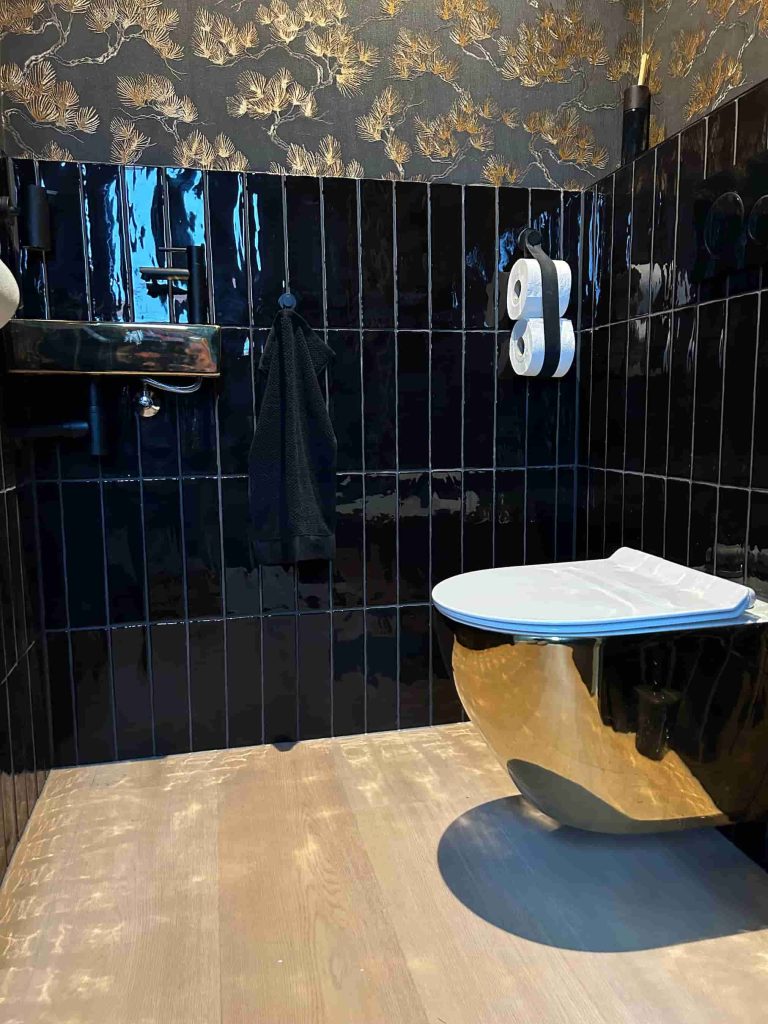 Hangend toilet na renovatie