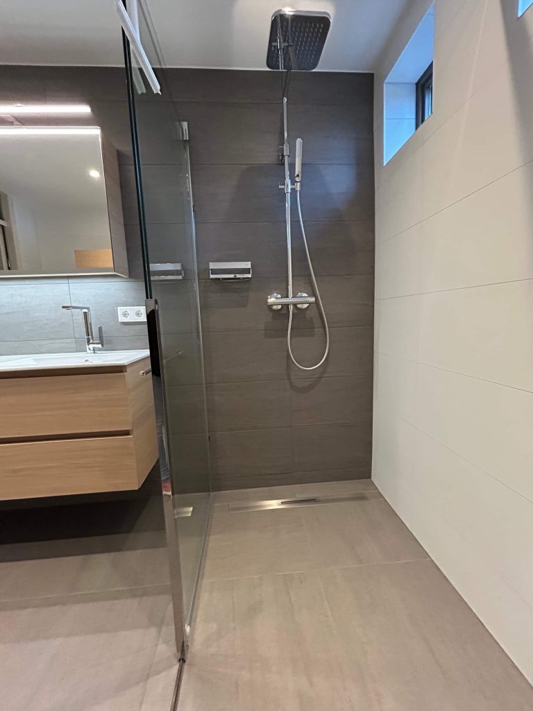 Inloopdouche met regendouche in Best