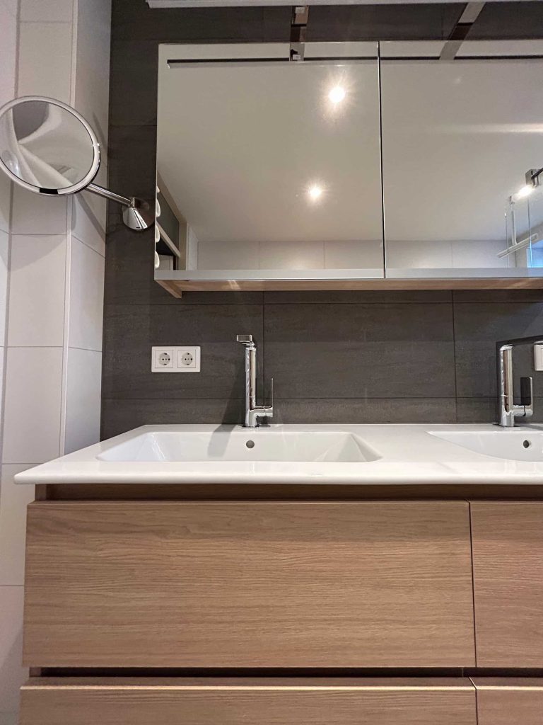 Mooie badkamermeubel na renovatie badkamer